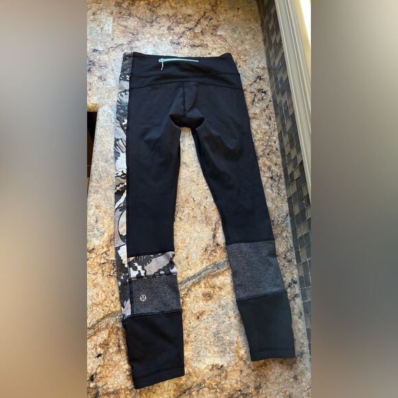 Lululemon Black and Gray Leggings with fun butterfly pattern - Picture 4 of 4